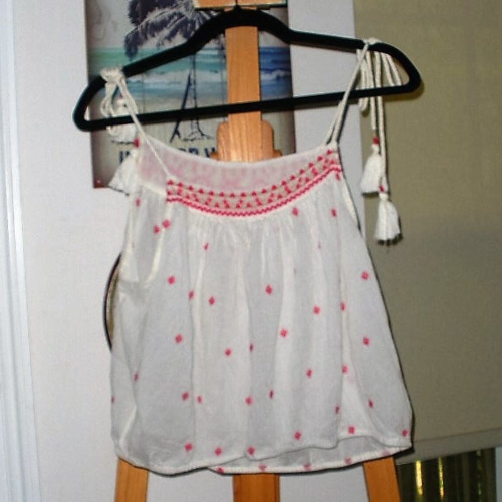Free People white w/ red embroidery crop top SZ L